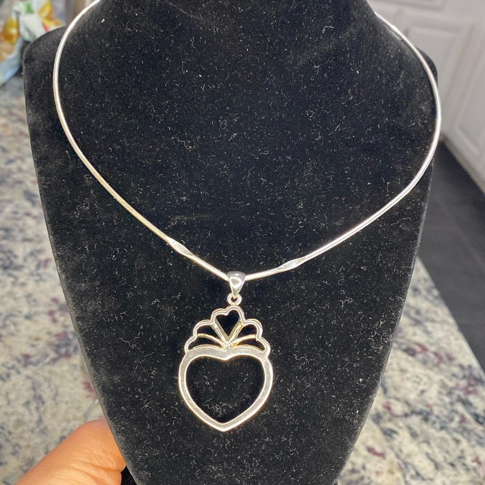 Contemporary silver heart pendant‎ wire collar statement necklace